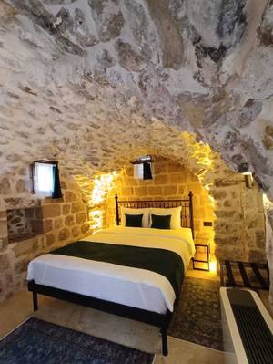 Tugmaner Small House Ajar