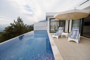 Villa Ural by Helaltatilvillalari