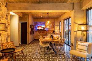 Green Parrot Hotel