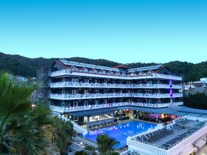 Mustis Royal Plaza