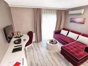 Demonti Hotel
