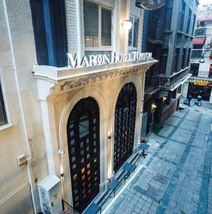 Maroon Hotel TomTom