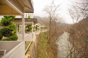 Jolnar Garden Hotel