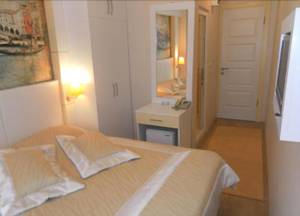 Hotel La White