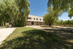 Sunolus Vineyard House