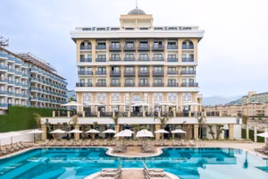 Serenity Queen Hotel