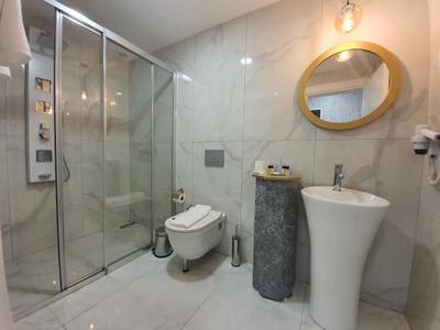 Karikatur Bi Hotel