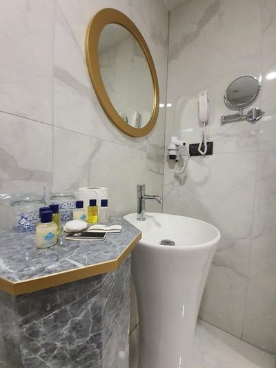 Karikatur Bi Hotel
