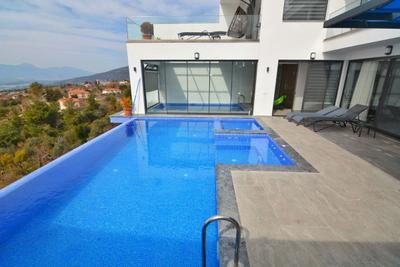 Villa Phantom
