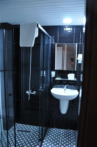 Anita Kemer Noch Hotel