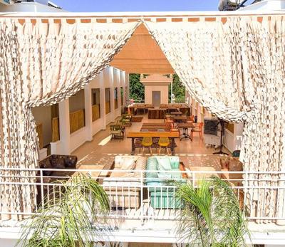 Esquire Hotels & Lounges