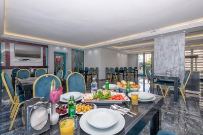 Theluna City Hotel