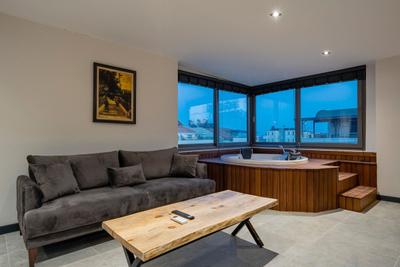 Eluxio Suite Hotel