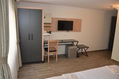 Piyes Otel