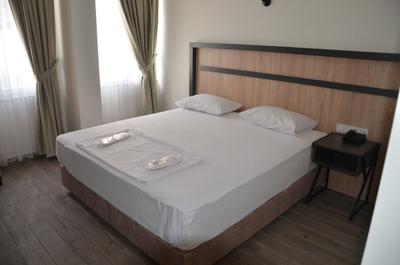Piyes Otel
