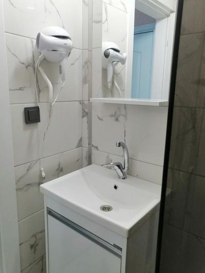 Zeynur Apart