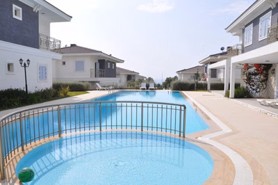 Villa Olive Poolside