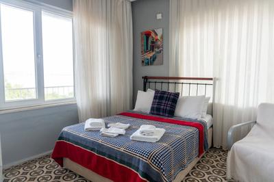 Lacivert Otel
