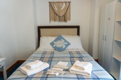 Lacivert Otel