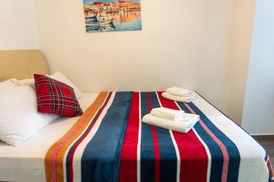 Lacivert Otel