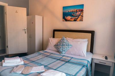 Lacivert Otel