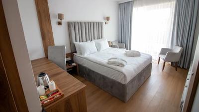 Lake Life Hotel