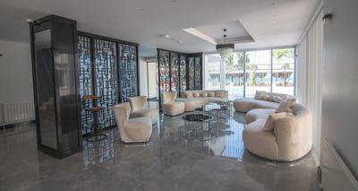 Lake Life Hotel