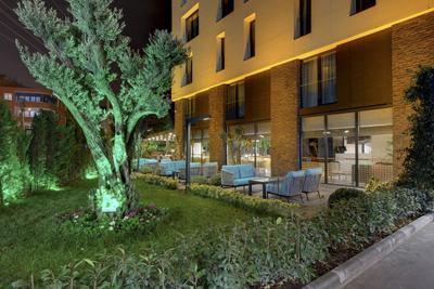 Leo Suites Hotel