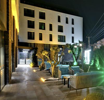Leo Suites Hotel