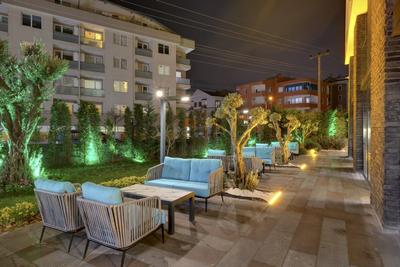 Leo Suites Hotel