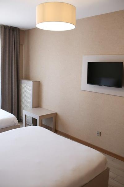 Otel Çınas