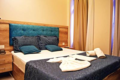 Destinia Pera Suites