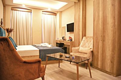 Destinia Pera Suites
