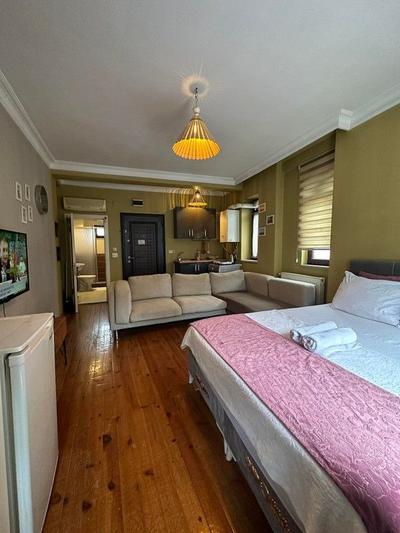 Green Bird Suites