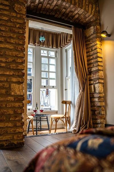 West Pera Hotel