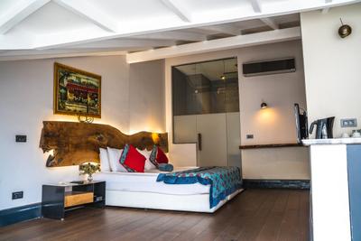 West Pera Hotel