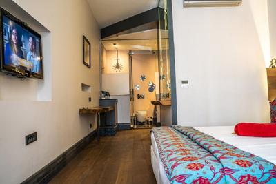 West Pera Hotel