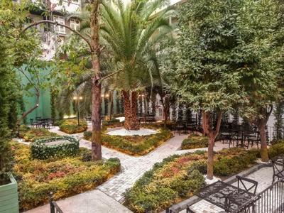 Walton Gardens Pera