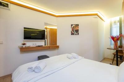 Seven Rooms Old City