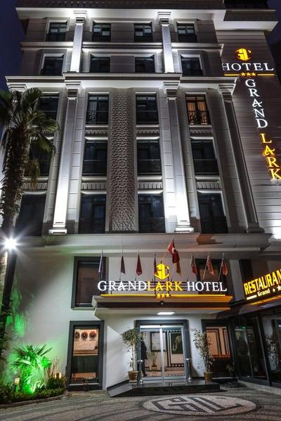 Grand Lark Hotel