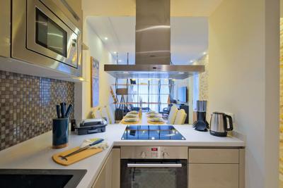 Petek Residence by NewInn