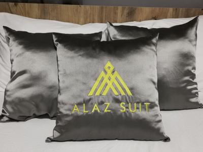 Alaz Suit