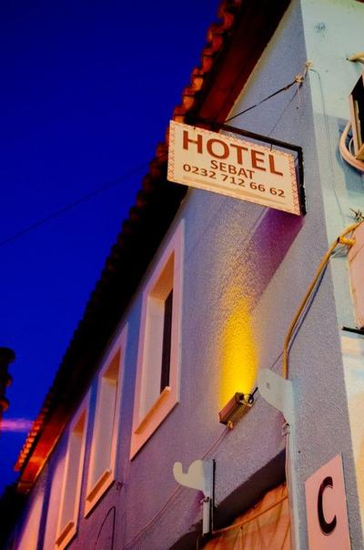 1989 Hotel Sebat