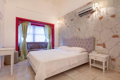 Alaroof Otel