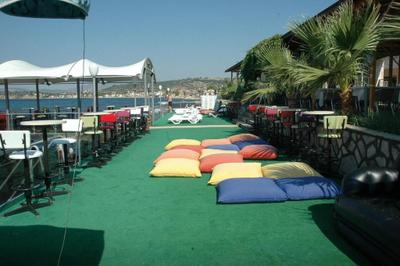 Club Rose Bay Hotel