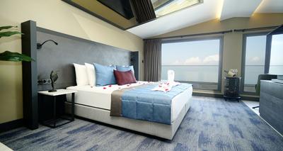 Rudis Deluxe Hotel