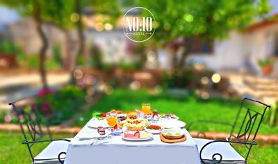 No 10 Hotel