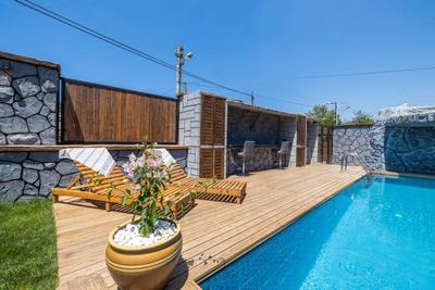 Home 02