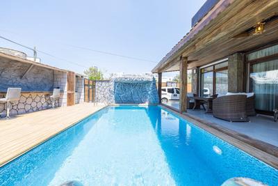 Home 02