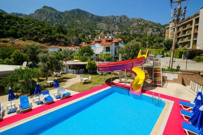 Zeus Turunç Otel
